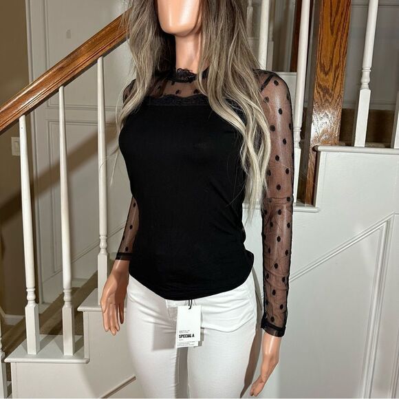 Tops - Fitted black lace polka dot sleeve top